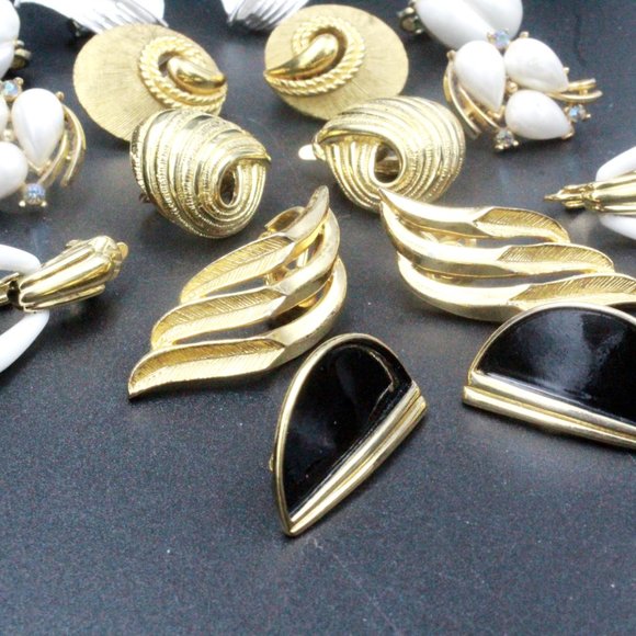 Crown Trifari Signed Designer High End Faux Pearl Enamel Silver Gold Plate Clip - Picture 3 of 11